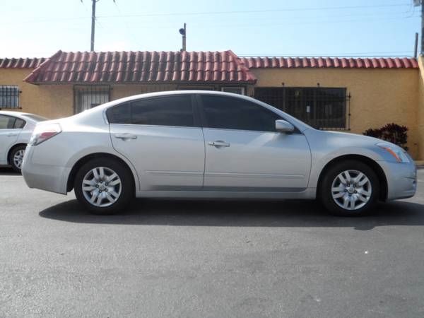 Nissan Altima 2010 photo 1