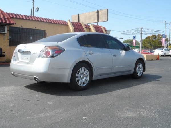 Nissan Altima 2010 photo 2