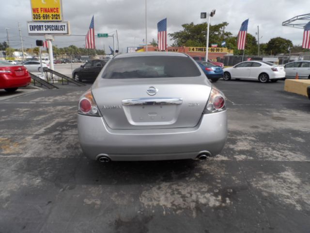 Nissan Altima 2010 photo 4