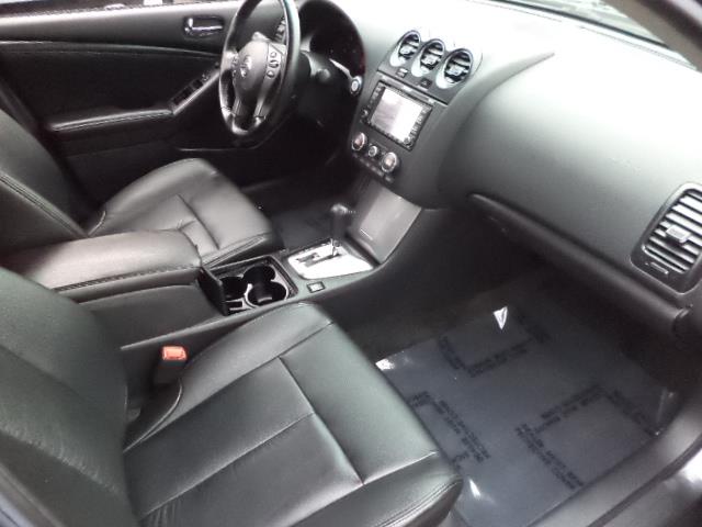 Nissan Altima 2010 photo 1