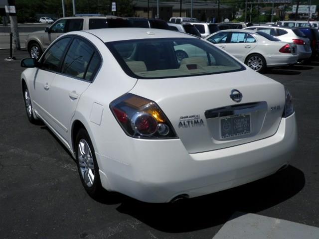 Nissan Altima 2010 photo 4