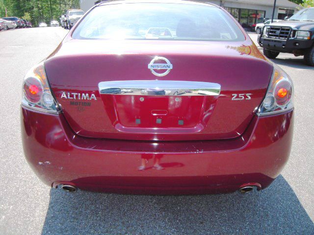 Nissan Altima 2010 photo 2