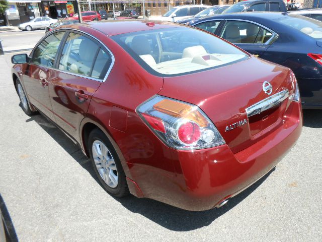 Nissan Altima 2010 photo 1