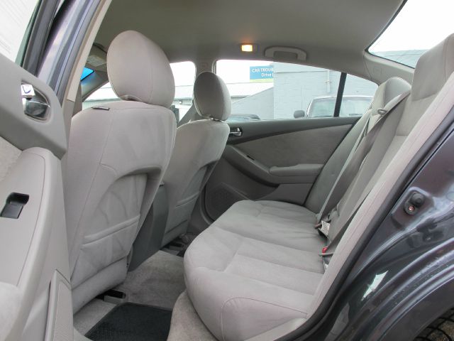 Nissan Altima SLT Quad Cab 2WD Sedan
