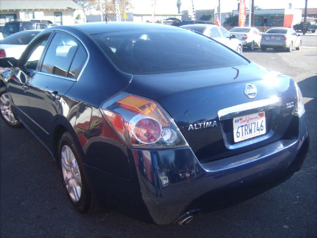 Nissan Altima 2010 photo 1