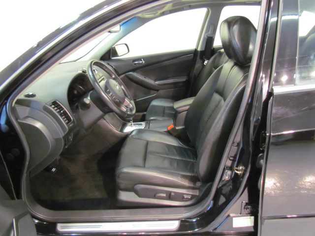 Nissan Altima 2010 photo 4
