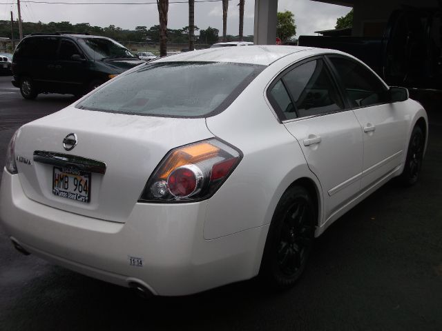 Nissan Altima 2010 photo 2