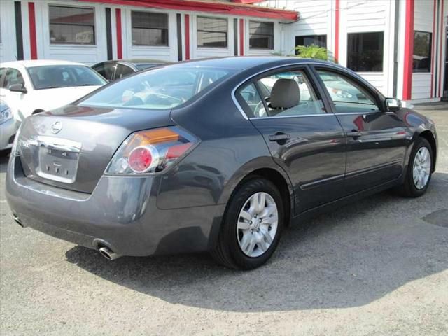 Nissan Altima 2010 photo 2