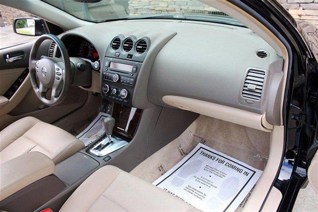 Nissan Altima 2010 photo 15