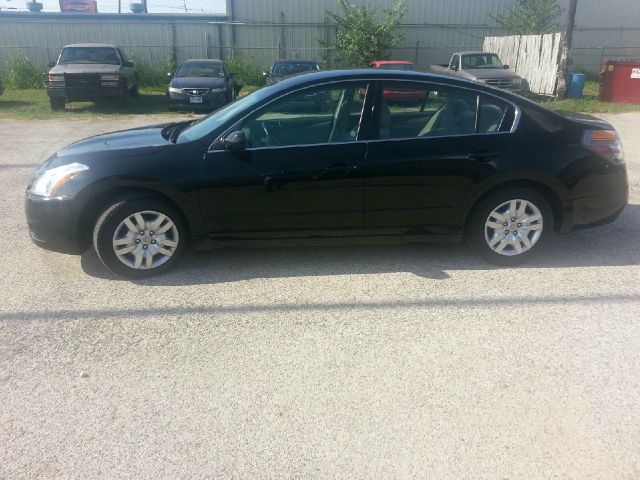 Nissan Altima 2010 photo 2