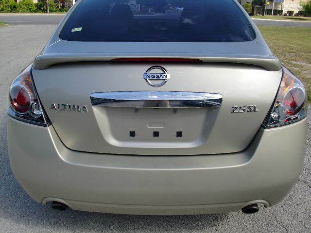 Nissan Altima SLT Quad Cab 2WD Sedan