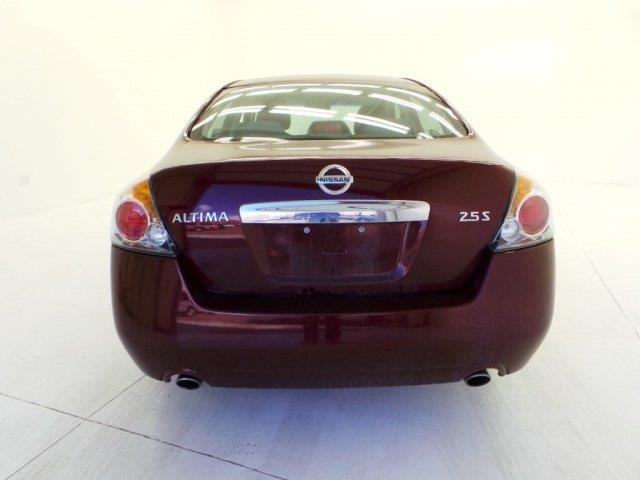Nissan Altima 2010 photo 1