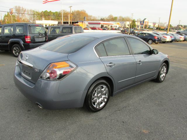 Nissan Altima 2010 photo 4