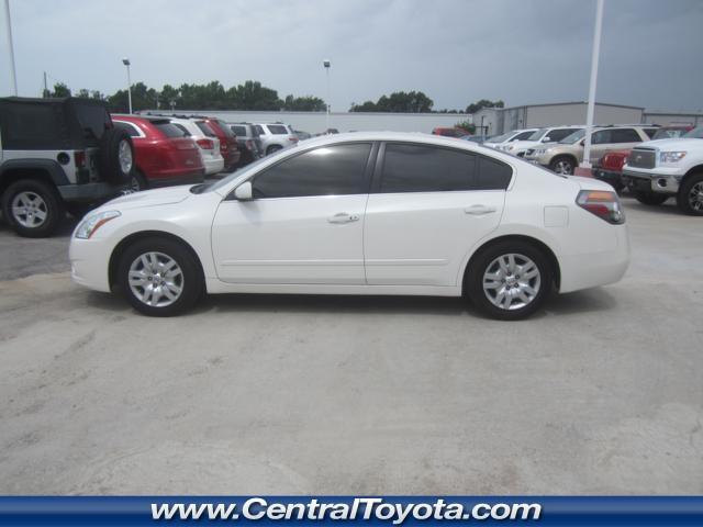 Nissan Altima 2010 photo 1