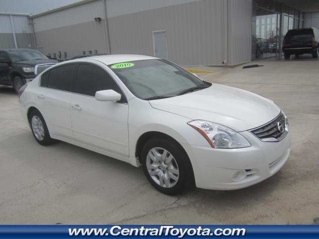Nissan Altima 2010 photo 2