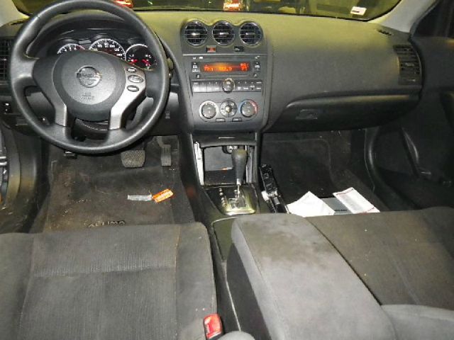 Nissan Altima 2010 photo 2
