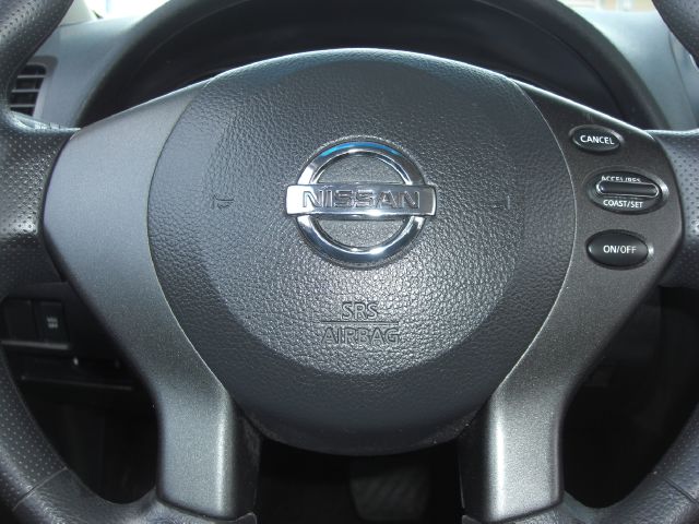 Nissan Altima Pickupslt Quad Cab SWB 4WD 4x4 Truck Sedan