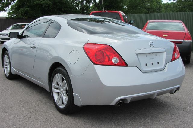 Nissan Altima 2010 photo 2