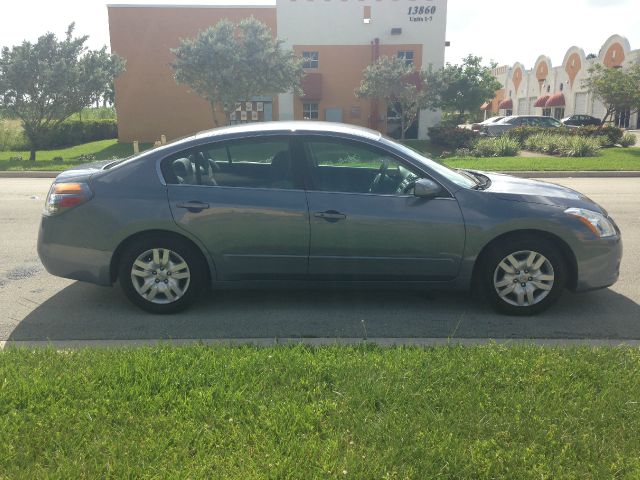 Nissan Altima Pickupslt Quad Cab SWB 4WD 4x4 Truck Sedan