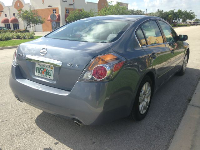 Nissan Altima 2010 photo 2