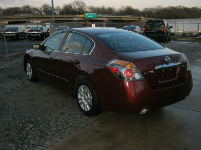 Nissan Altima GS-R Sedan