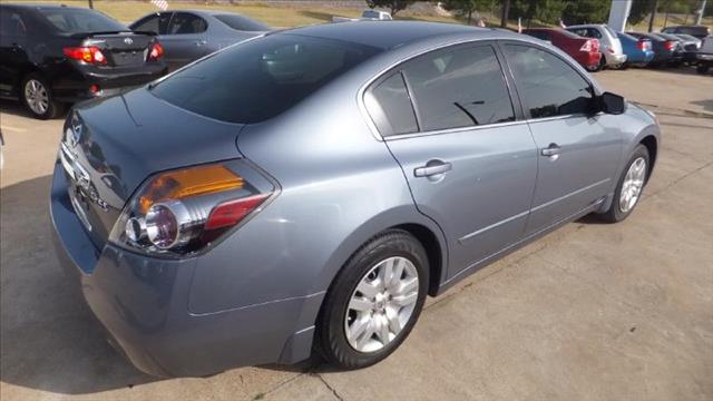 Nissan Altima 2010 photo 1