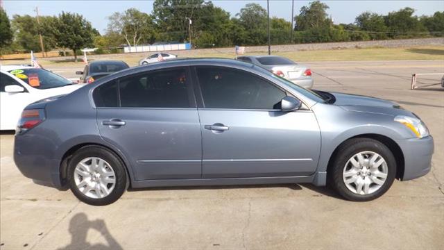 Nissan Altima 2010 photo 2