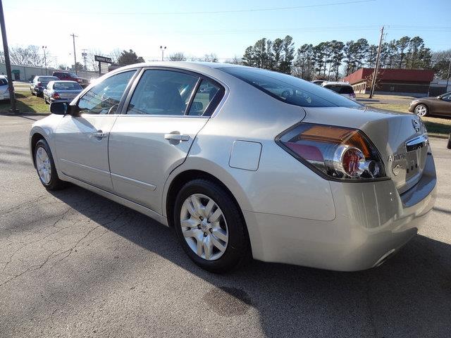 Nissan Altima 2010 photo 1