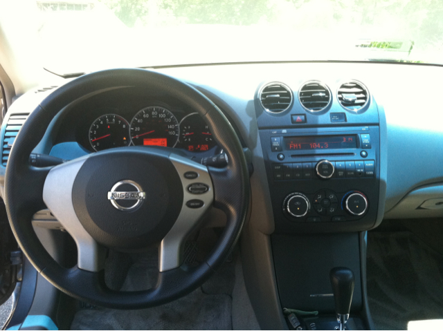 Nissan Altima Pickupslt Quad Cab SWB 4WD 4x4 Truck Sedan