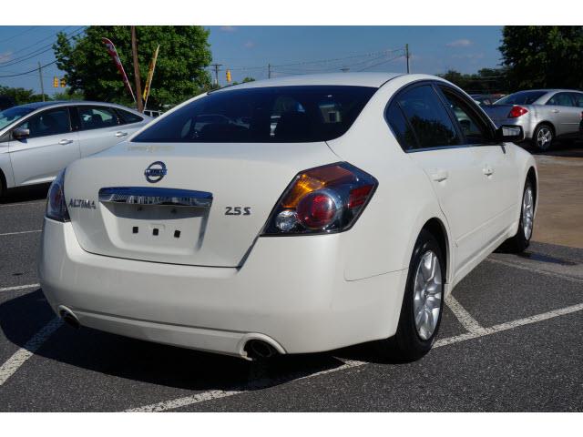 Nissan Altima 2010 photo 2