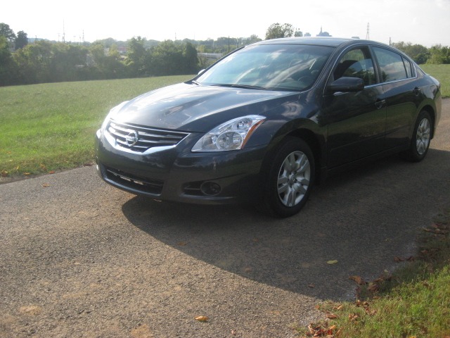 Nissan Altima Pickupslt Quad Cab SWB 4WD 4x4 Truck Sedan