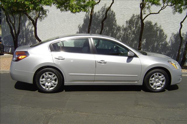 Nissan Altima 2010 photo 2