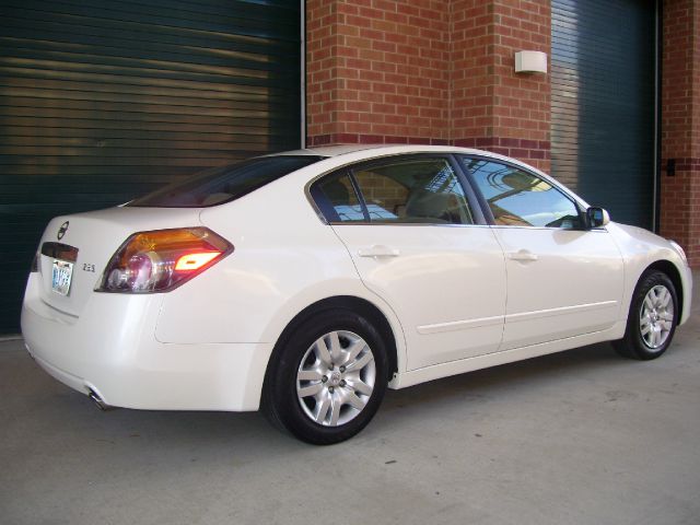 Nissan Altima Pickupslt Quad Cab SWB 4WD 4x4 Truck Sedan