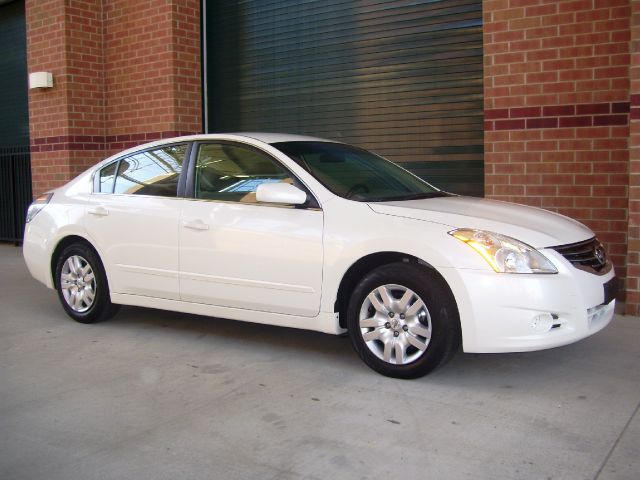 Nissan Altima 2010 photo 1