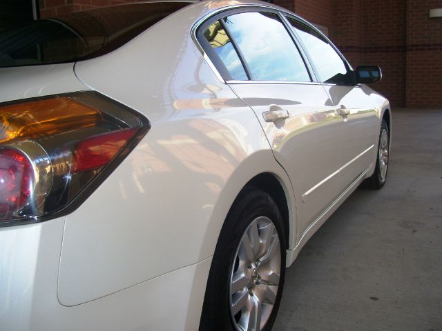 Nissan Altima 2010 photo 2