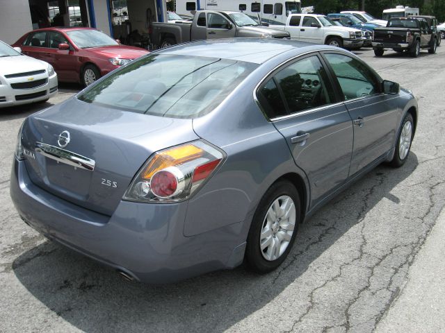 Nissan Altima SLT Quad Cab 2WD Sedan