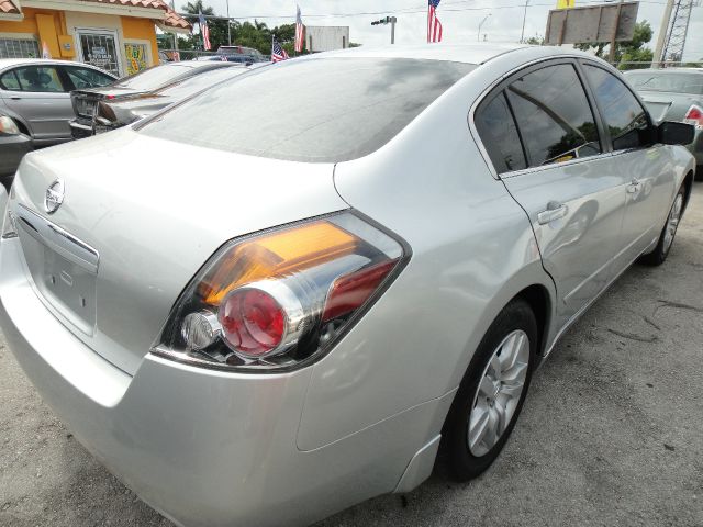 Nissan Altima Pickupslt Quad Cab SWB 4WD 4x4 Truck Sedan