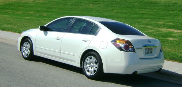 Nissan Altima 2010 photo 1