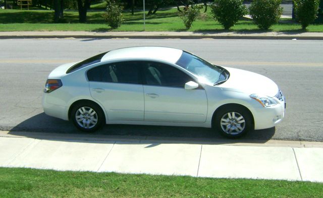 Nissan Altima 2010 photo 16
