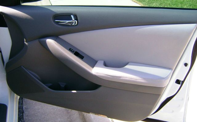 Nissan Altima 2010 photo 2