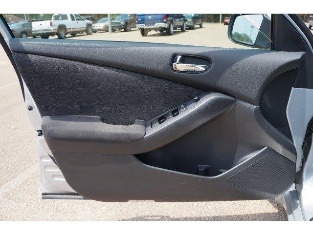 Nissan Altima Pickupslt Quad Cab SWB 4WD 4x4 Truck Sedan