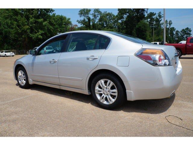 Nissan Altima 2010 photo 2