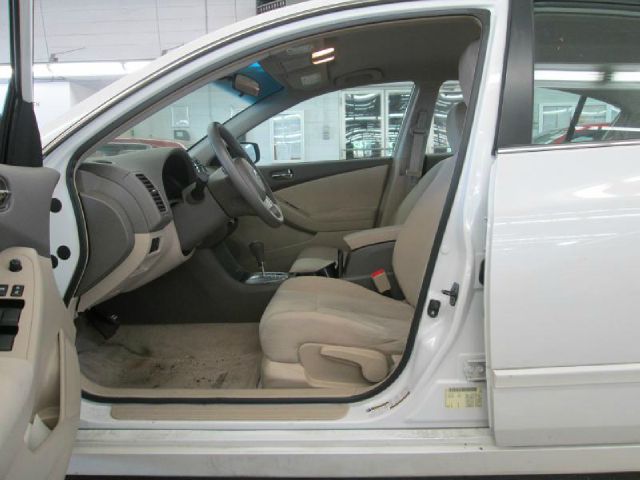 Nissan Altima Pickupslt Quad Cab SWB 4WD 4x4 Truck Sedan