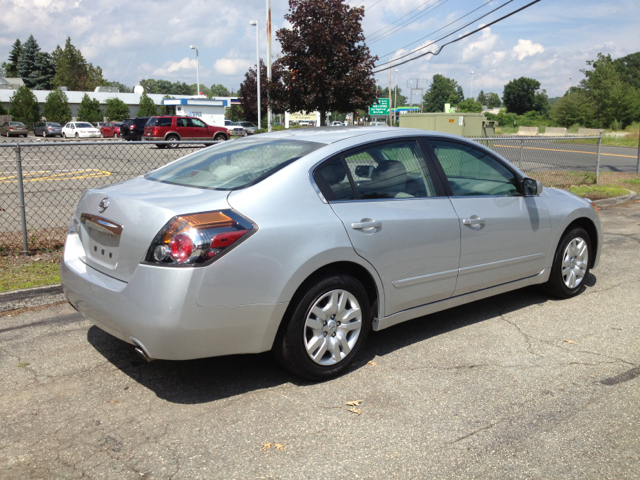 Nissan Altima 2010 photo 2