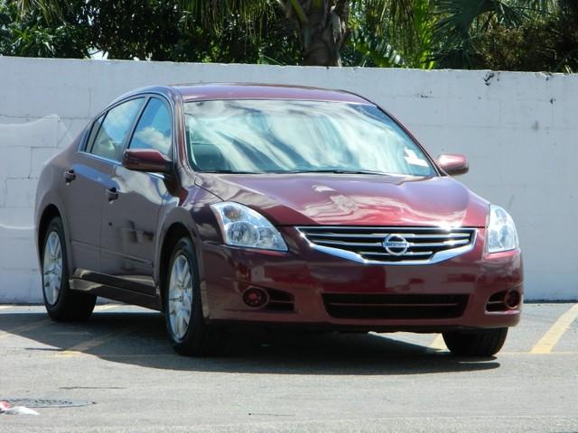 Nissan Altima Pickupslt Quad Cab SWB 4WD 4x4 Truck Sedan