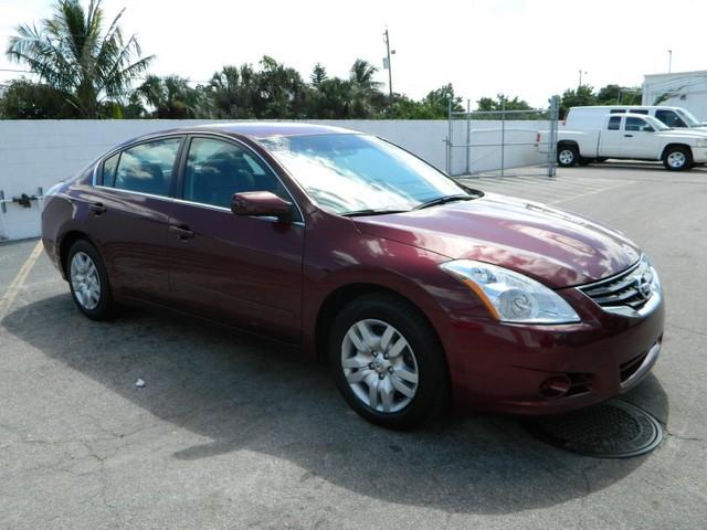 Nissan Altima 2010 photo 1
