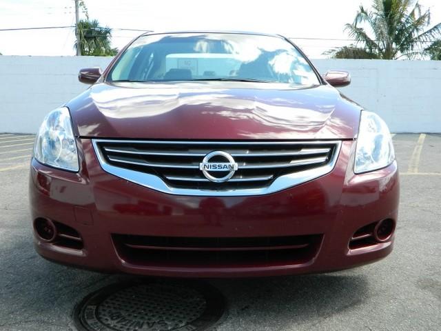 Nissan Altima 2010 photo 2