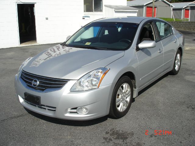 Nissan Altima Pickupslt Quad Cab SWB 4WD 4x4 Truck Sedan