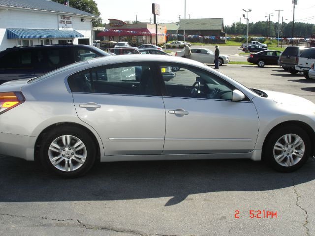 Nissan Altima 2010 photo 2