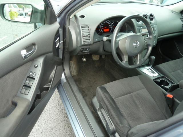 Nissan Altima 2010 photo 2